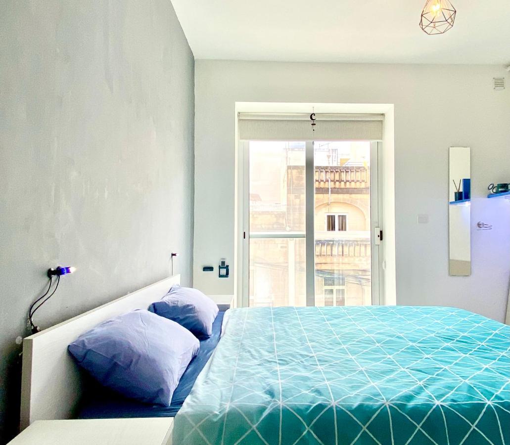 Central- Private En-Suite With Balcony In Shared Residence Pietà Esterno foto