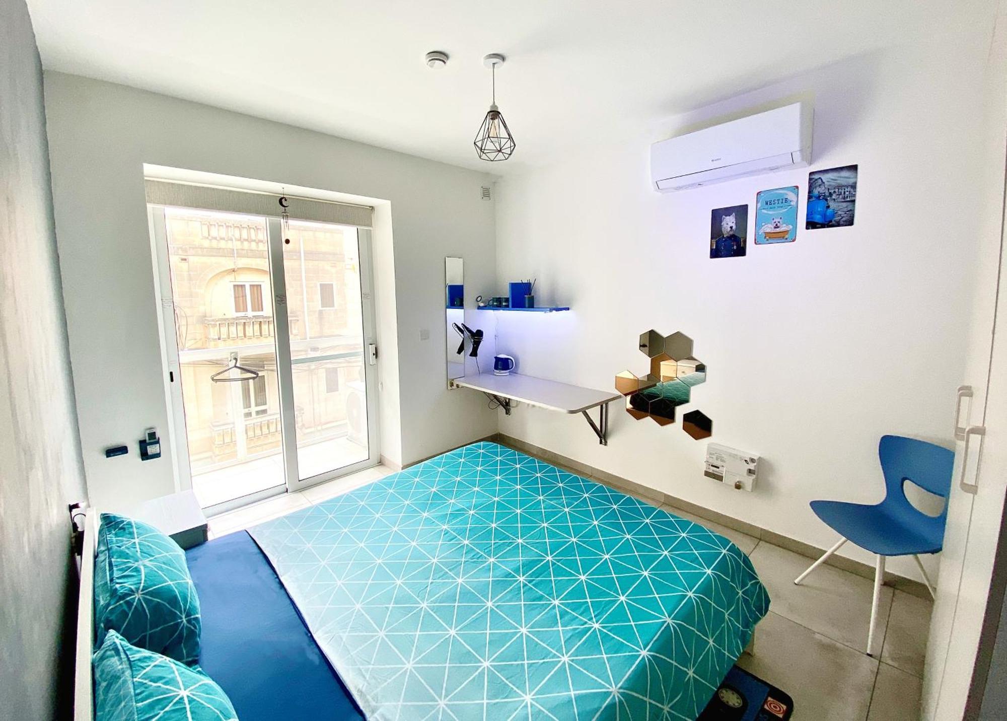 Central- Private En-Suite With Balcony In Shared Residence Pietà Esterno foto